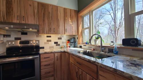 bracken_cabin_brevard_north_carolina_interior__10