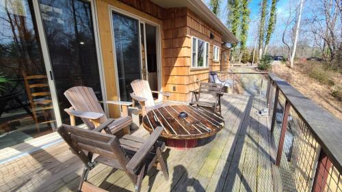 bracken_cabin_brevard_north_carolina_interior__14
