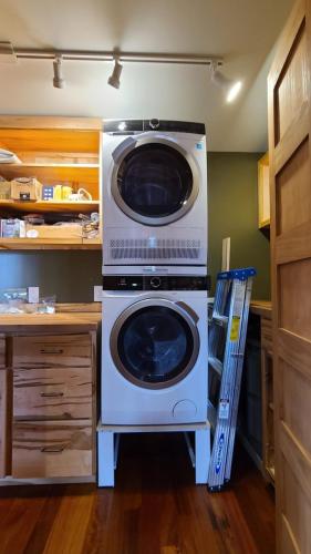bracken_cabin_brevard_north_carolina_interior__22